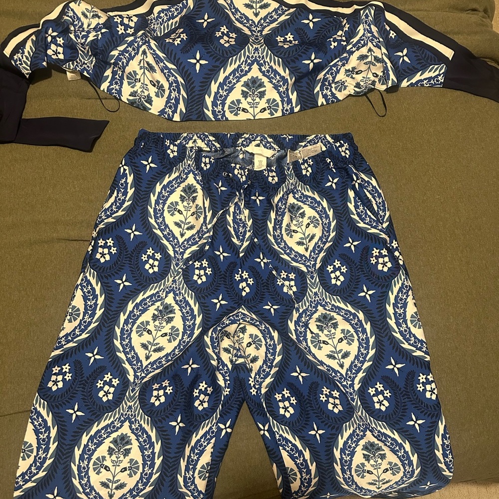 Blue & White Printed Two-Piece Set - Relaxed Fit